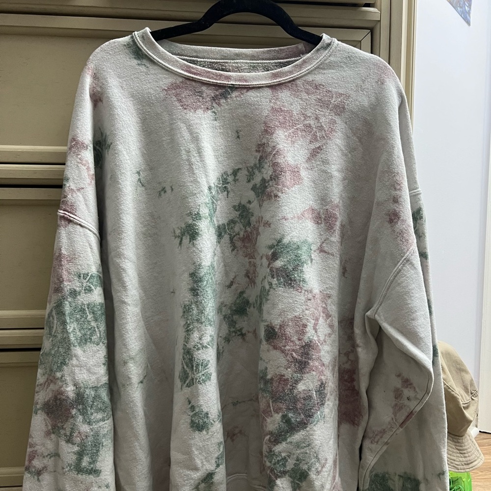 URBAN OUTFITTERS TIE DYE CREWNECK